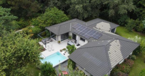 Villa standing piscine privée en écrin de verdure